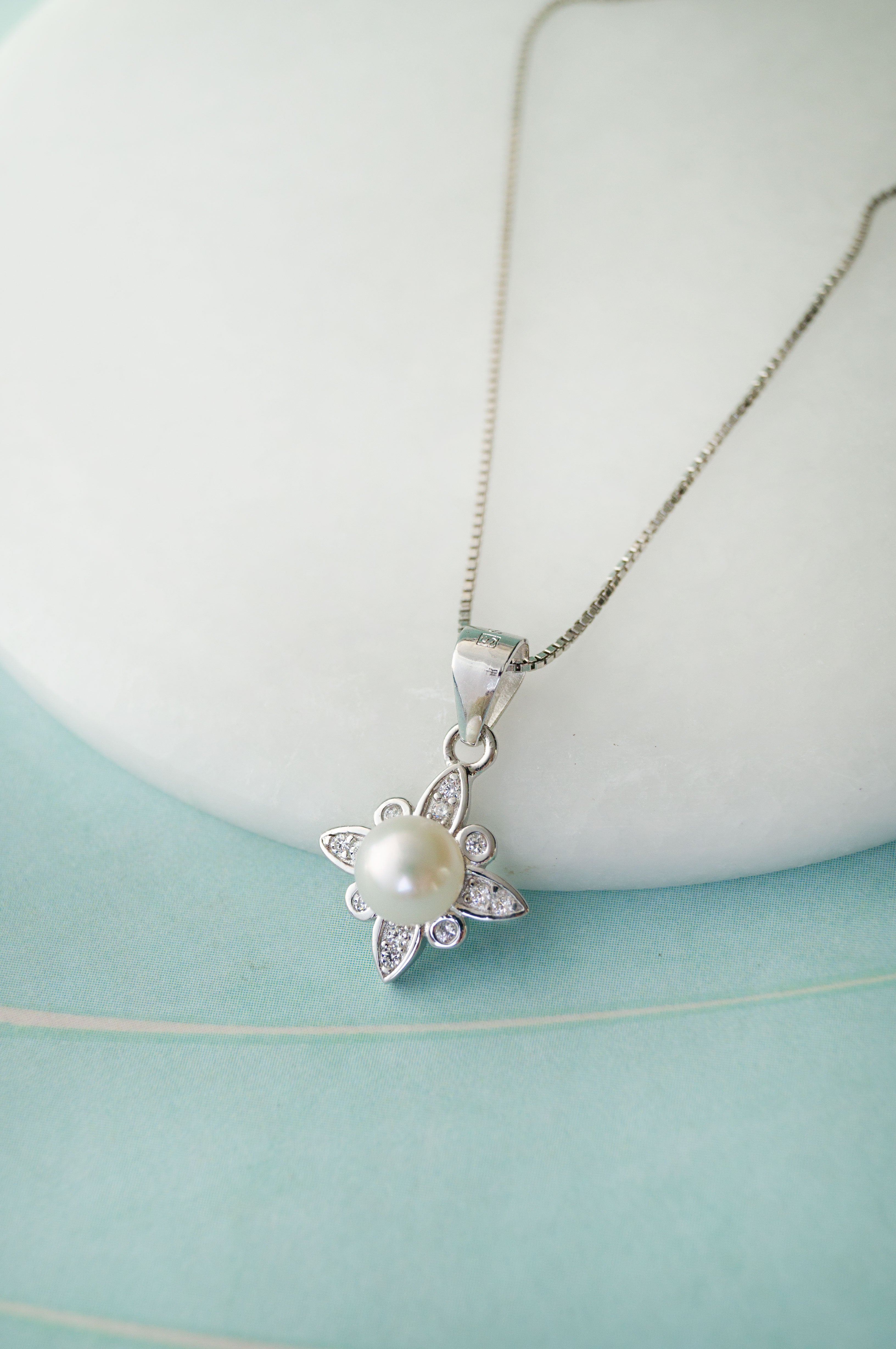 Pearl flower deals pendant