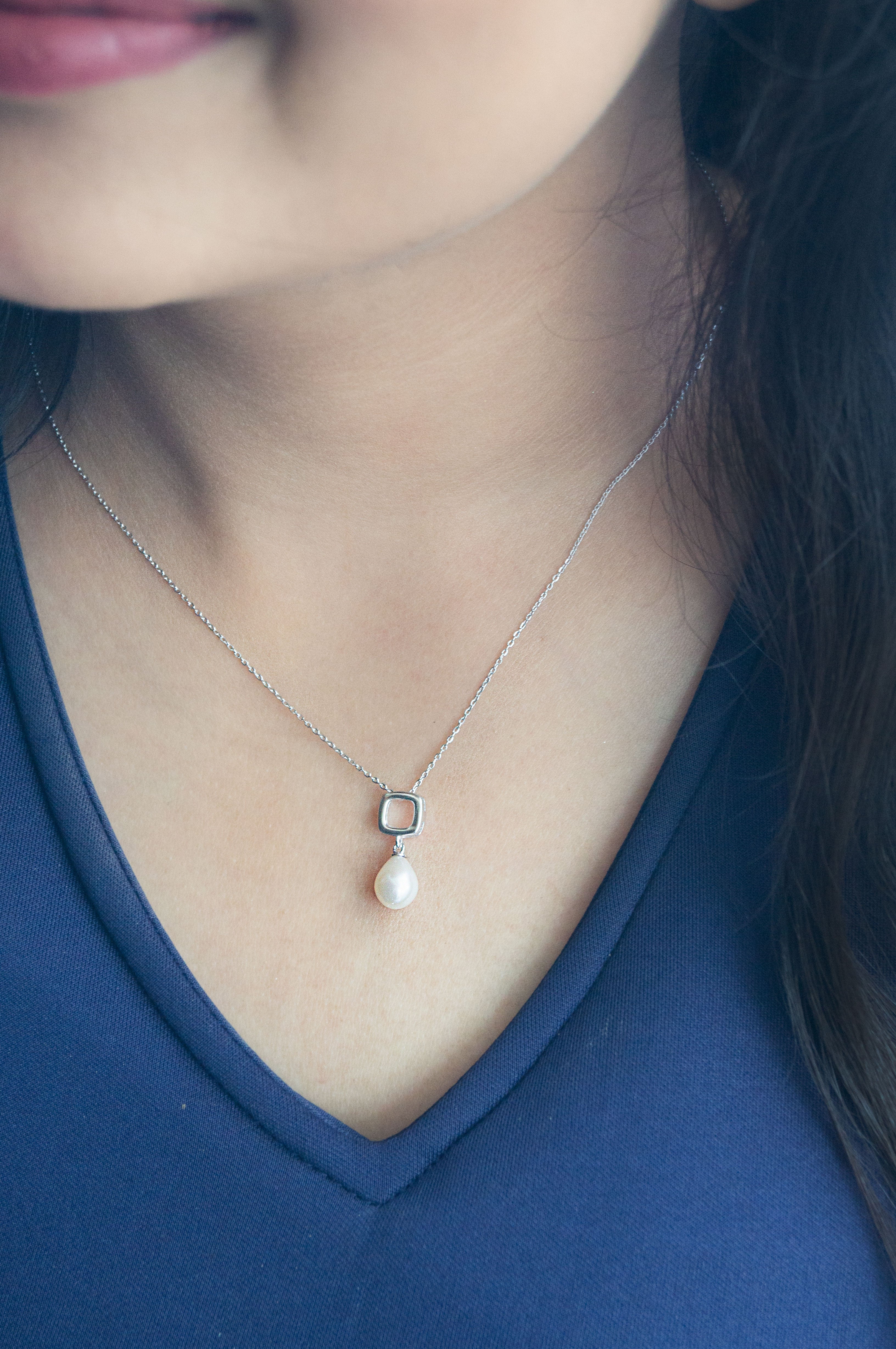 Droplet Necklace in 10K Yellow Gold – Ann-Louise Jewellers