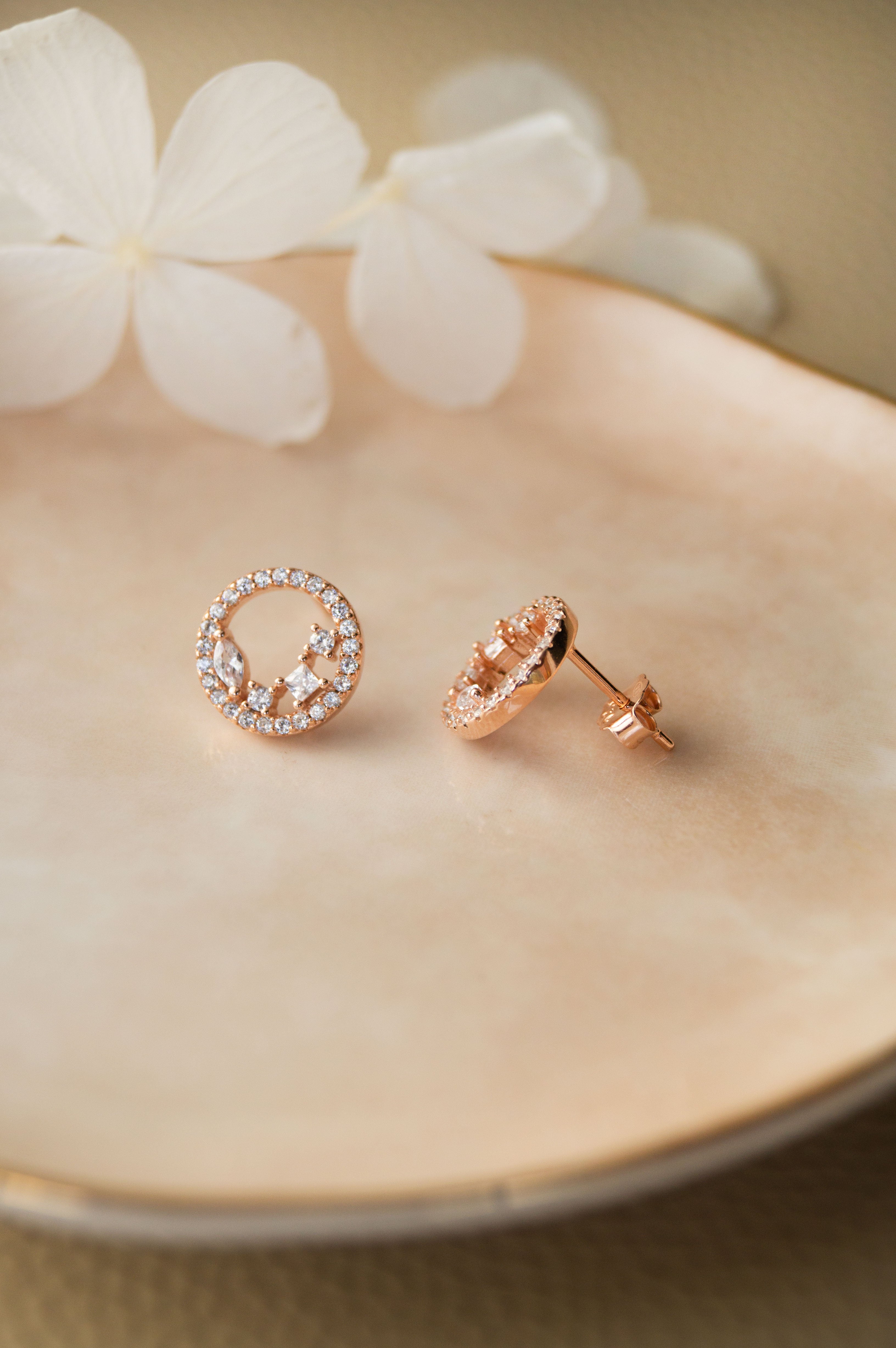 Rose gold circle 2024 stud earrings